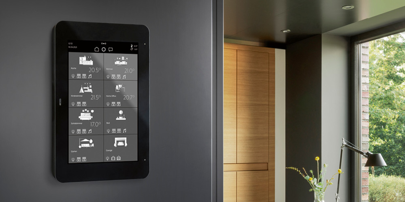 JUNG Smart Panel 8 bei Elektro-Service Patrick Blümbott in Birkenheide