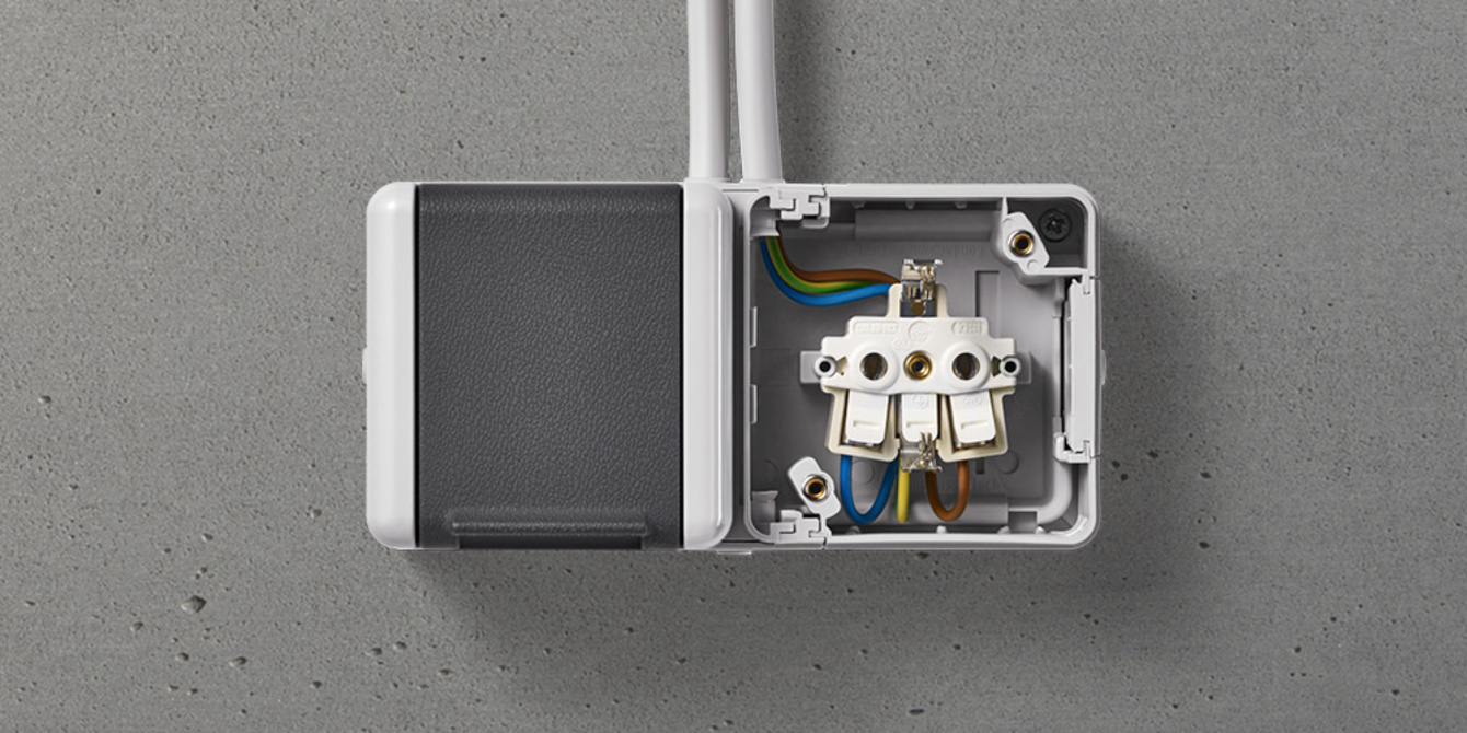 Doppelsteckdose mit Trennsteg bei Elektro-Service Patrick Blümbott in Birkenheide